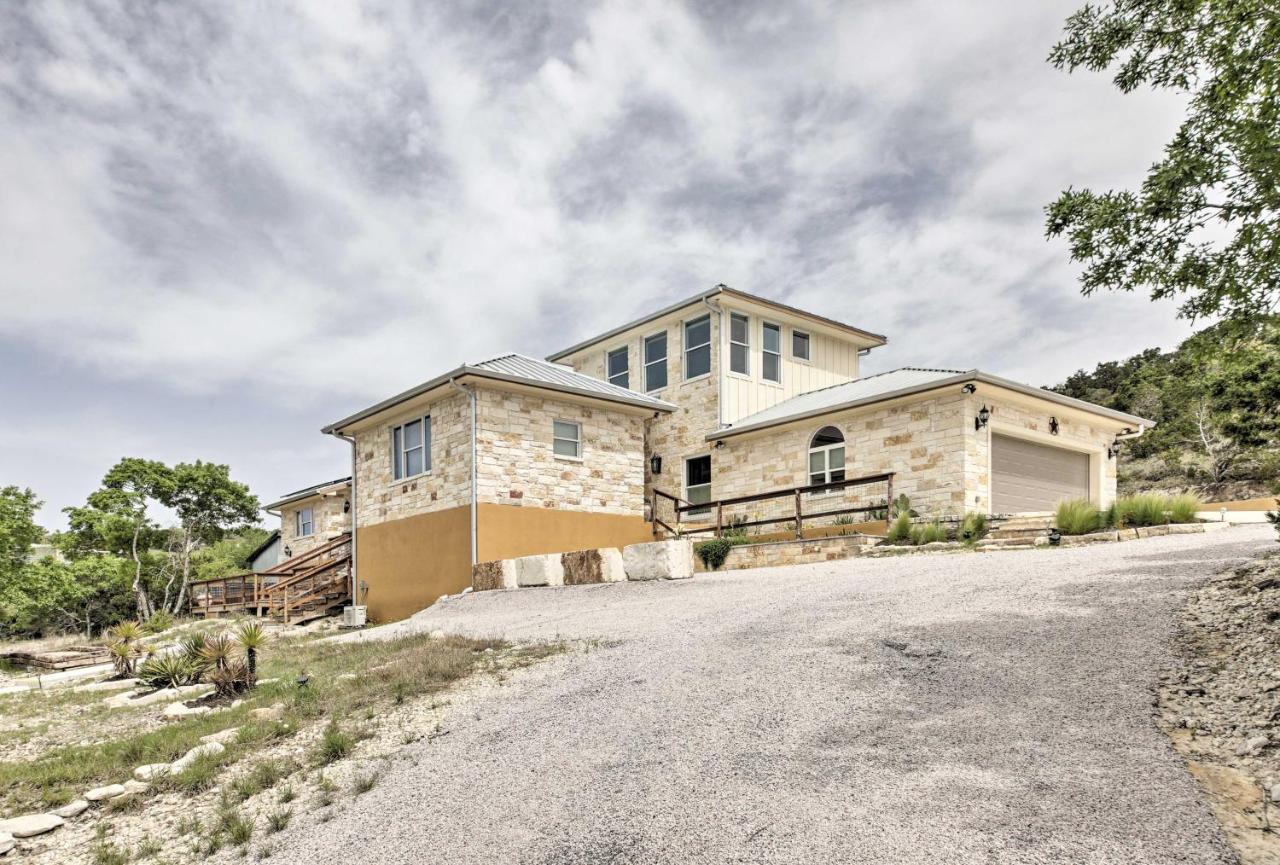 Ladera Wimberley Estate on 13 Acres with Hot Tub in Wimberley, United States