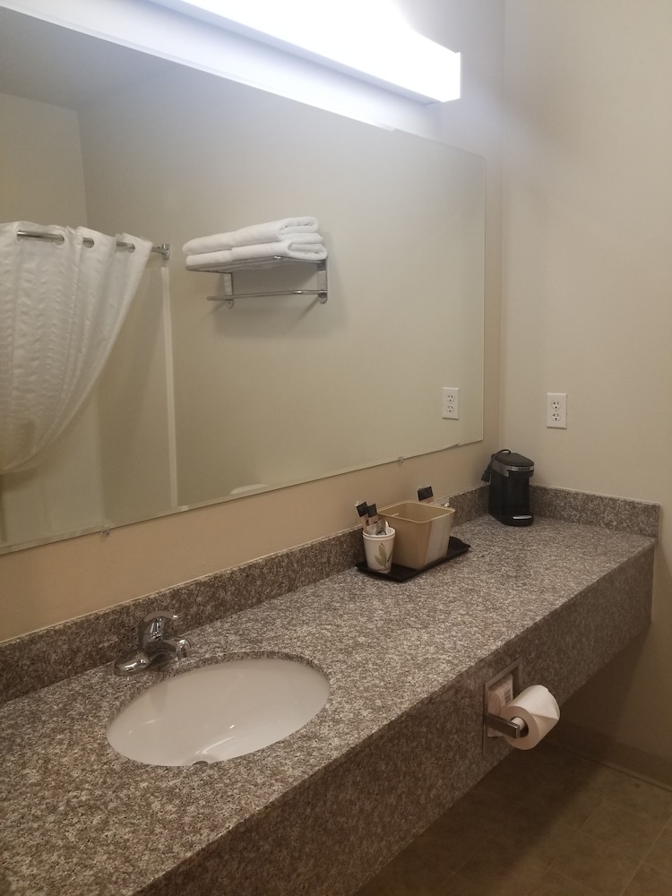 Grand View Inn & Suites - photo 21