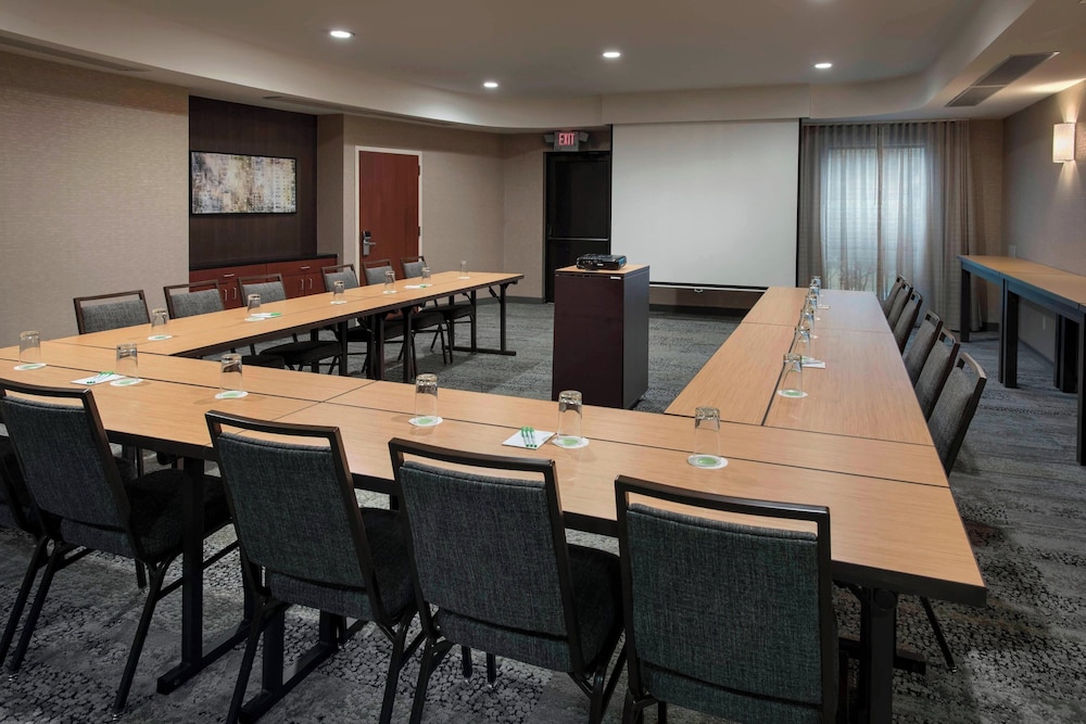 Courtyard by Marriott Lebanon - photo 20
