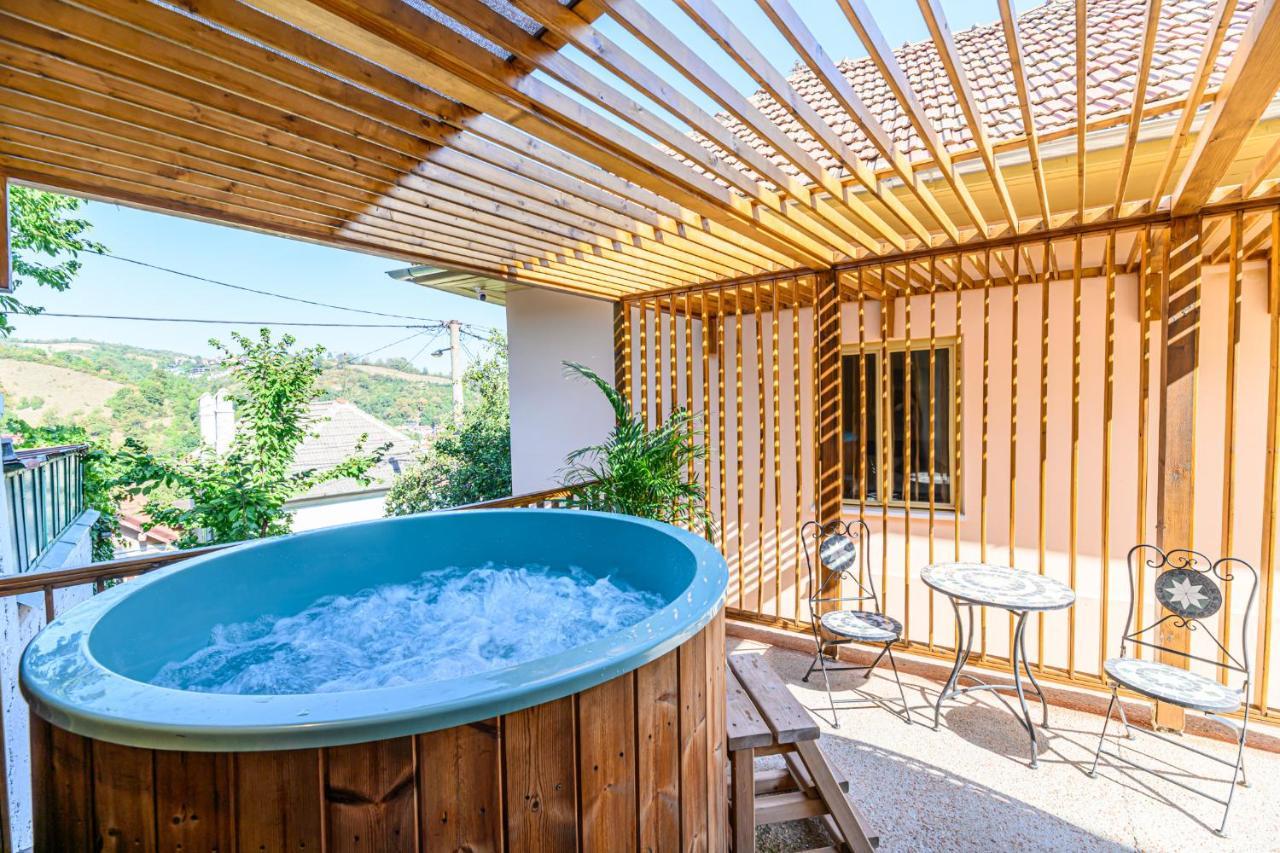 Lagom Hot Tub Hideout in Brasov, Romania