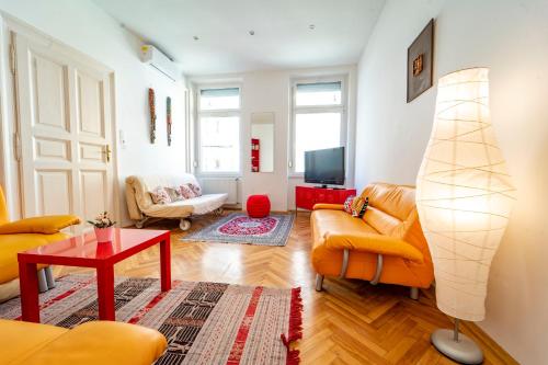 Anett's downtown apartment — 4-Star Luxury Hotel in Budapest, Hungary