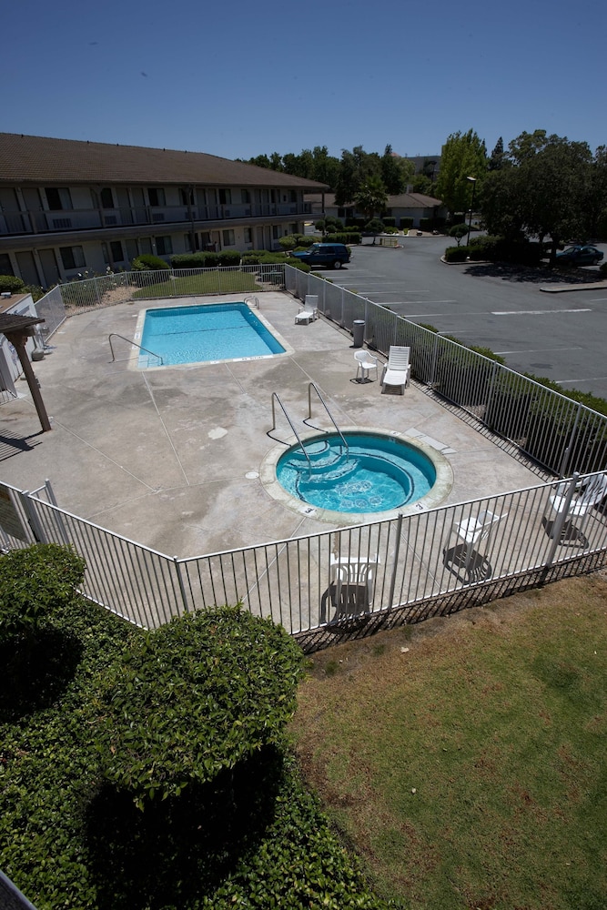 Premier Inns Concord - photo 14