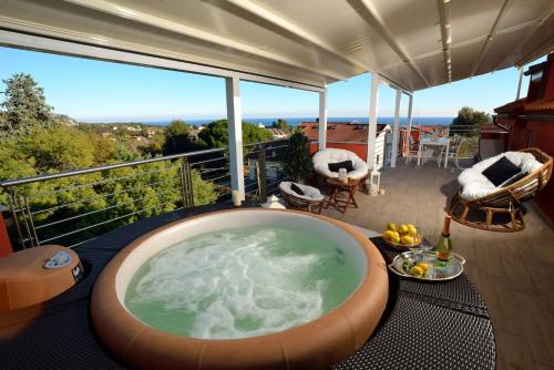 Villa Giovanna Con Terrazza Panoramica Jacuzzi E Sauna — 4-Star Luxury Hotel in Loano, Italy
