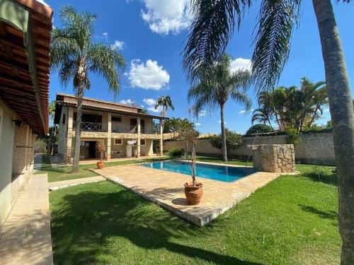 Sobrado Em Residencial — Bom Jesus Dos Perdoes