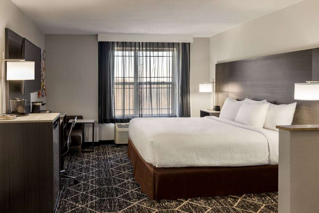 La Quinta Inn & Suites by Wyndham Lake George - photo 27