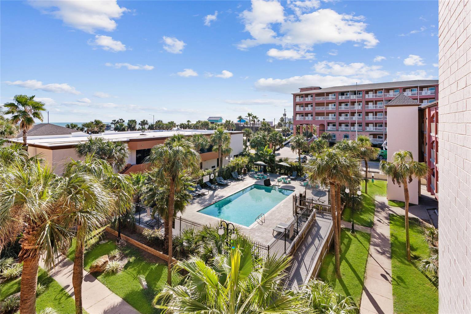 Clarion Pointe Galveston Beachfront - photo 34
