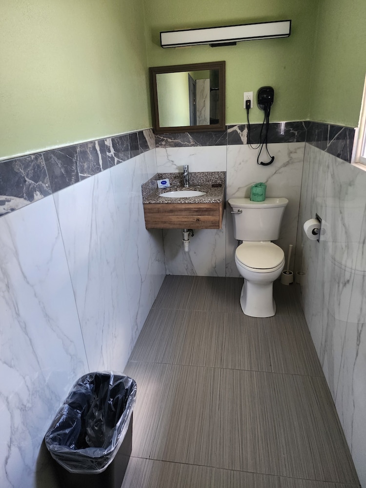 Plaza Motel - photo 26