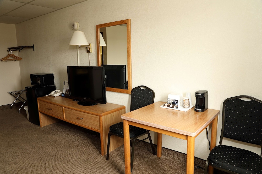 Northern Lights Inn Rugby - photo 11