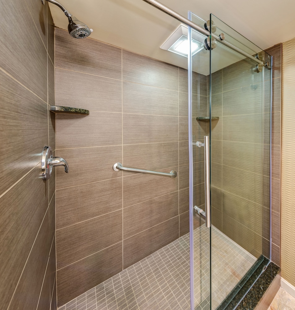 DoubleTree by Hilton Akron Fairlawn - photo 31