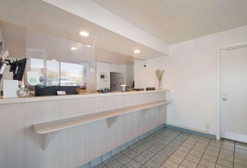 Budget Inn Yakima - photo 12