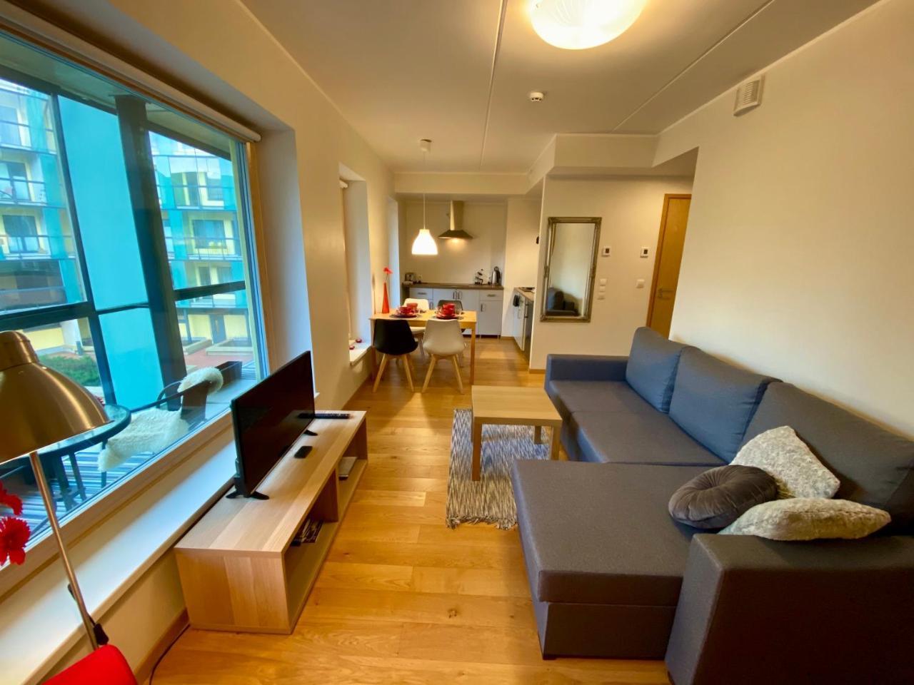 Charming City Centre Apartment with Free Parking And Spacious Balcony