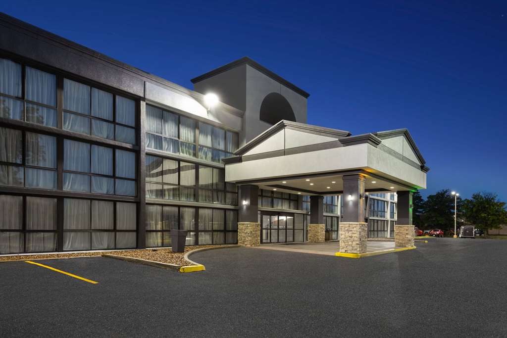 SureStay Plus Hotel by Best Western Kansas City Northeast - photo 8