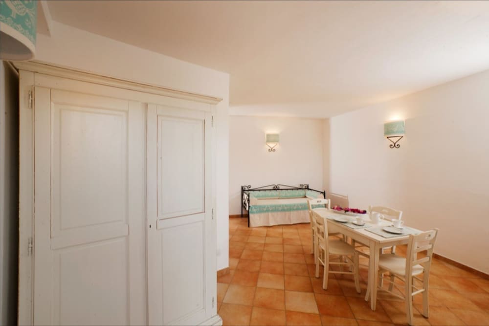 Residence with pool in Vignola Mare — 4-Star Luxury Hotel in Aglientu, Italy