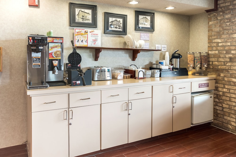 Quality Express Inn & Suites - photo 30