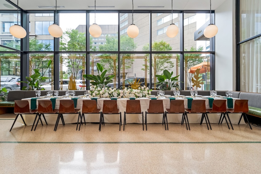 Fairlane Hotel - photo 4