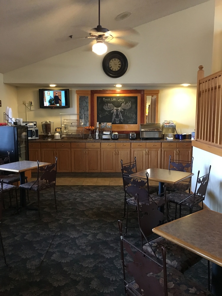 Moose Lake Lodge & Suites - photo 23