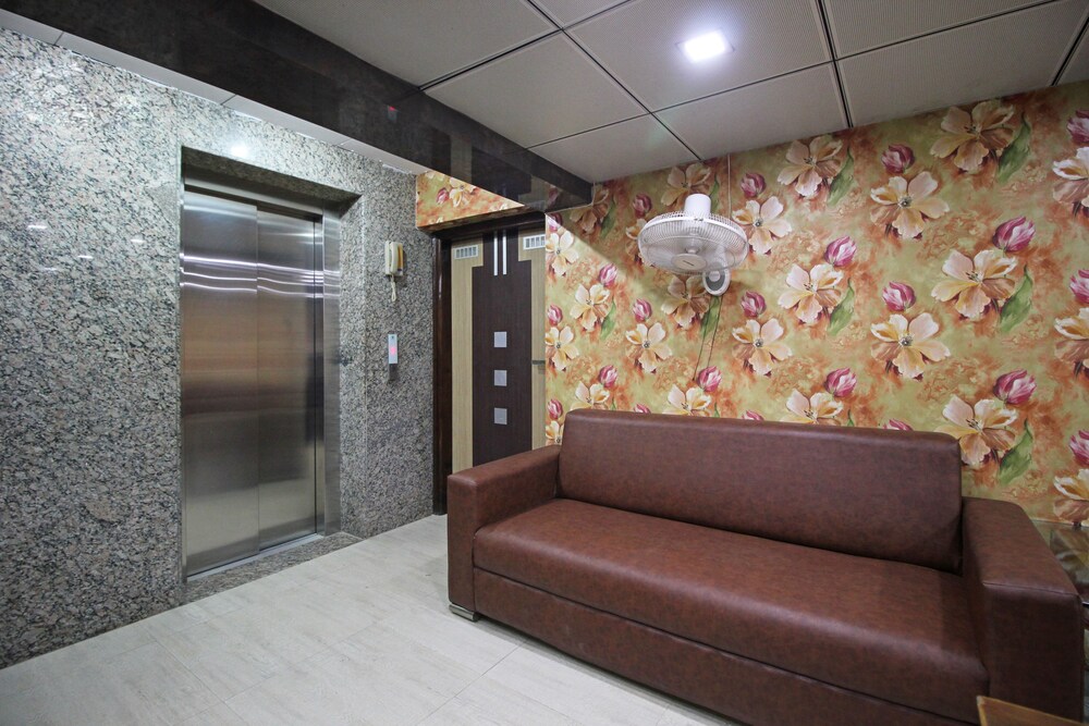 Oyo Rooms 752 Huda City Centr