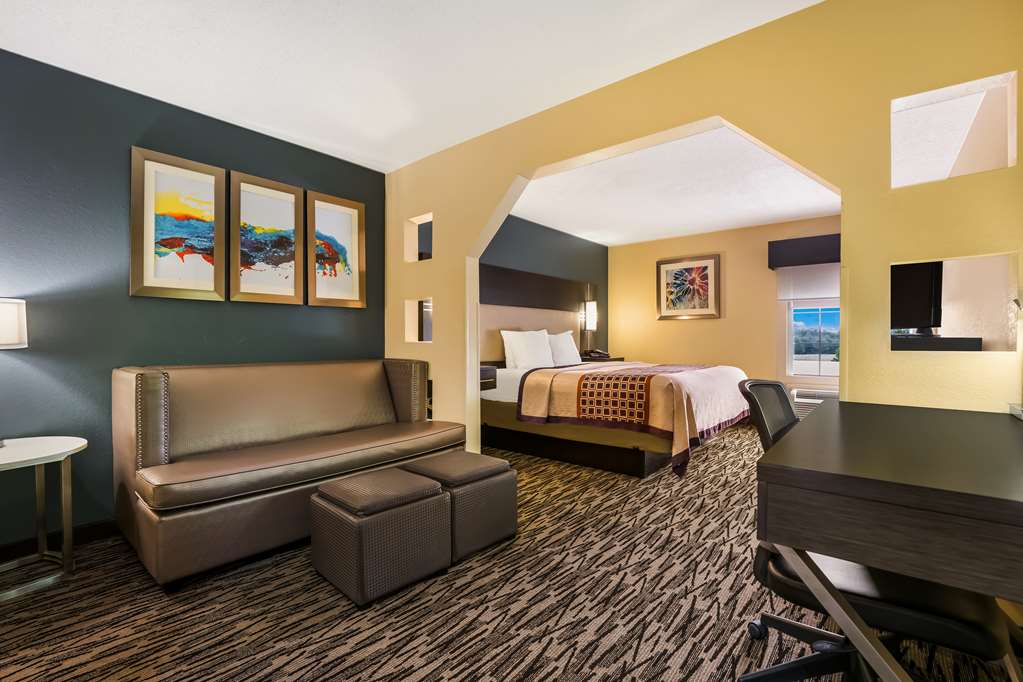 Best Western Bradbury Inn & Suites - photo 9