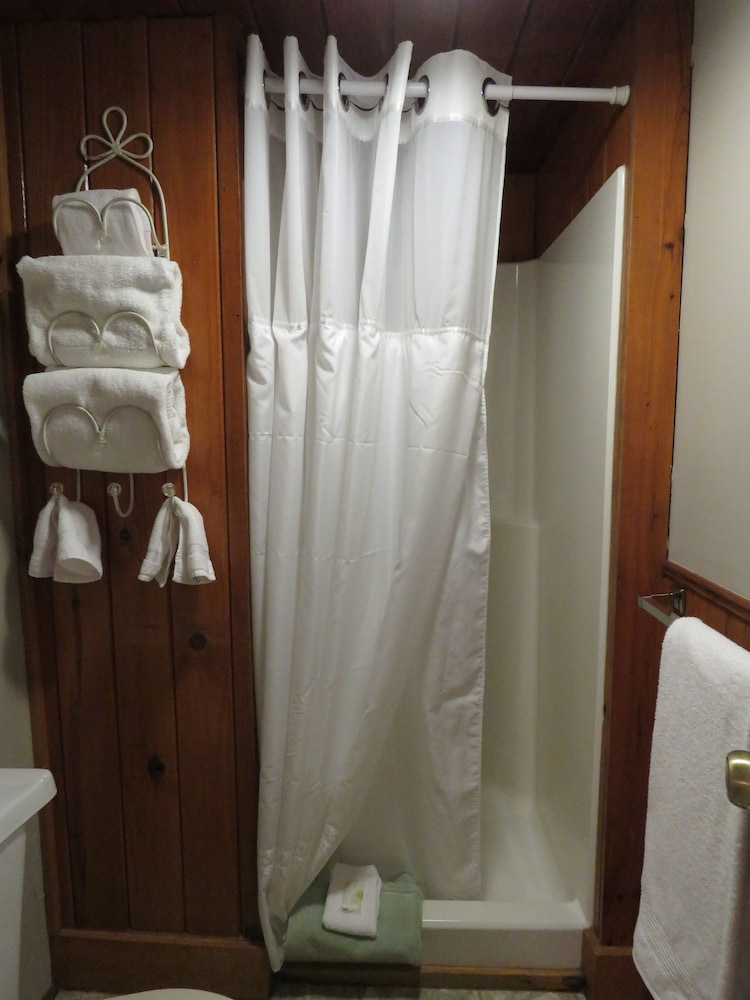 Tall Pines Inn - photo 108
