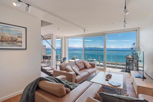 Penthouse 37 Nelson Waterfront Apartment — 4-Star Luxury Hotel in Nelson, New Zealand