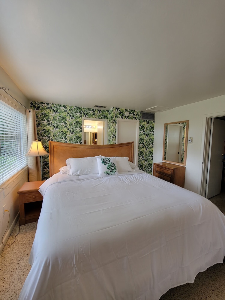 Tropical Resort & Marina on Lake Beresford - photo 2