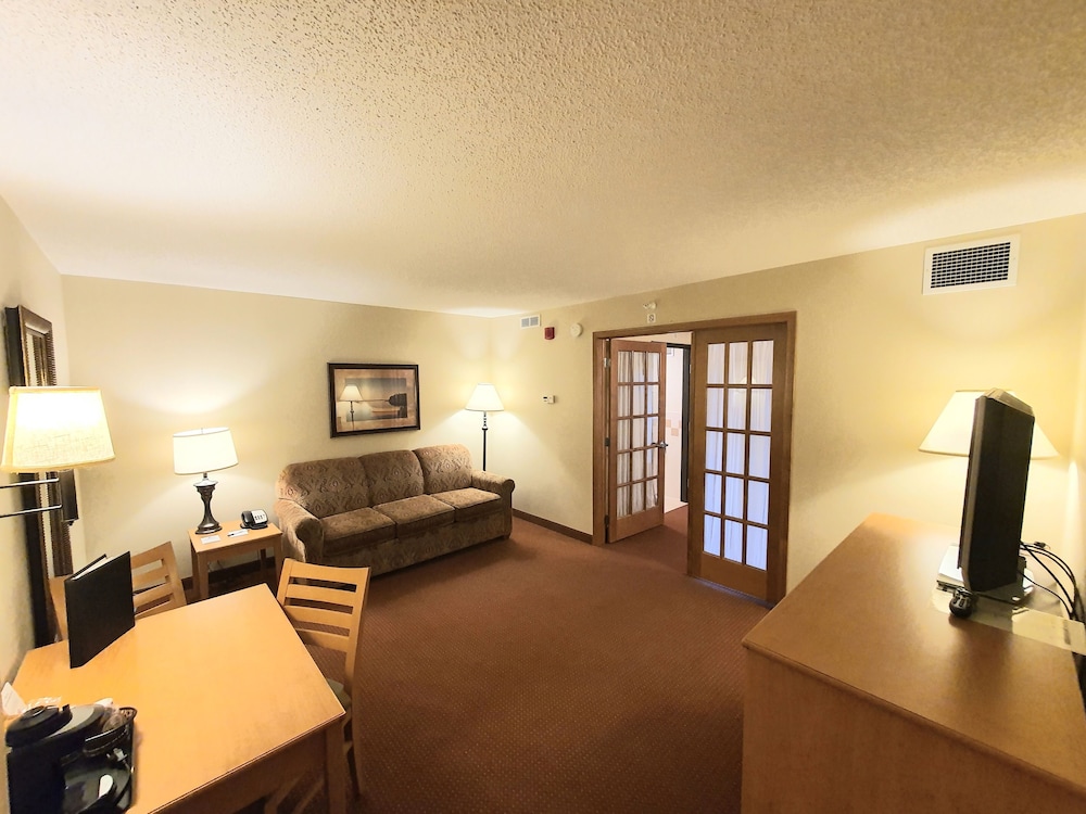 AmeriVu Inn & Suites Waconia - photo 43