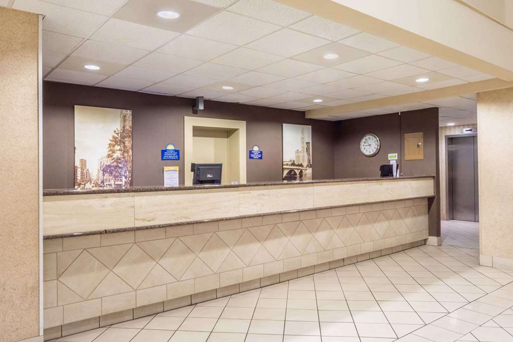 Days Inn by Wyndham Columbus Airport - photo 3