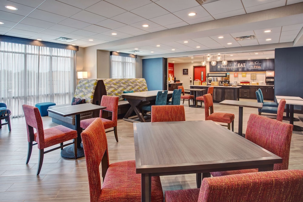 Hampton Inn Union City - photo 20