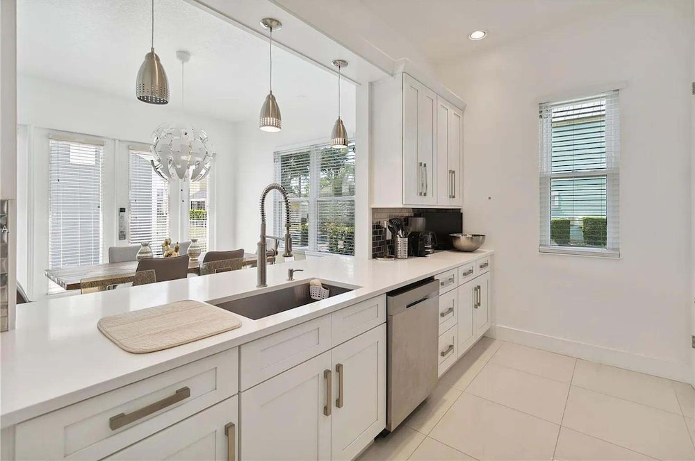 Gorgeous 4Bd Close to Disney With Spa at Reunion Resort 1552 - photo 8