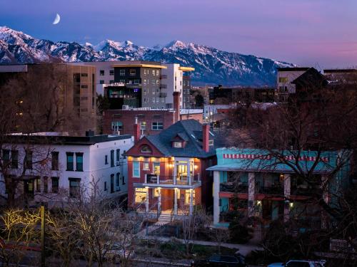 Luxury Downtown Retreat 4br W Hot Tub Views — Salt Lake City