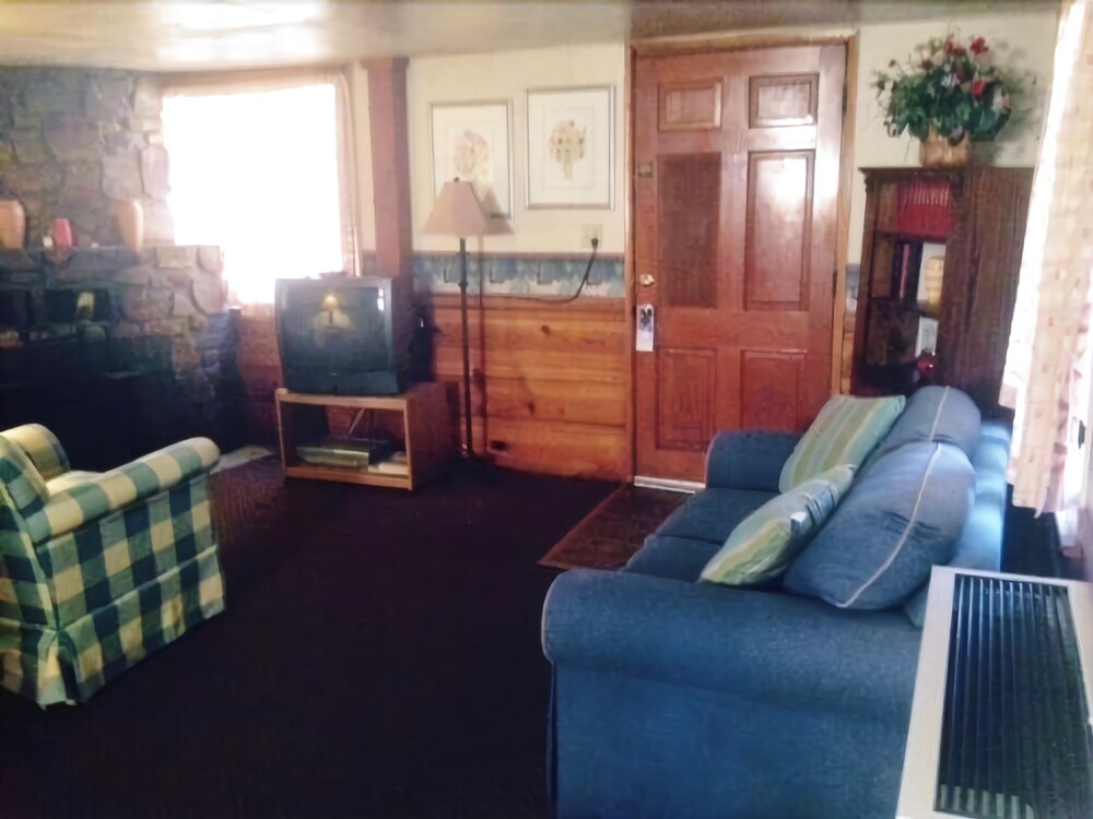 Golden Bear Cottages - photo 12