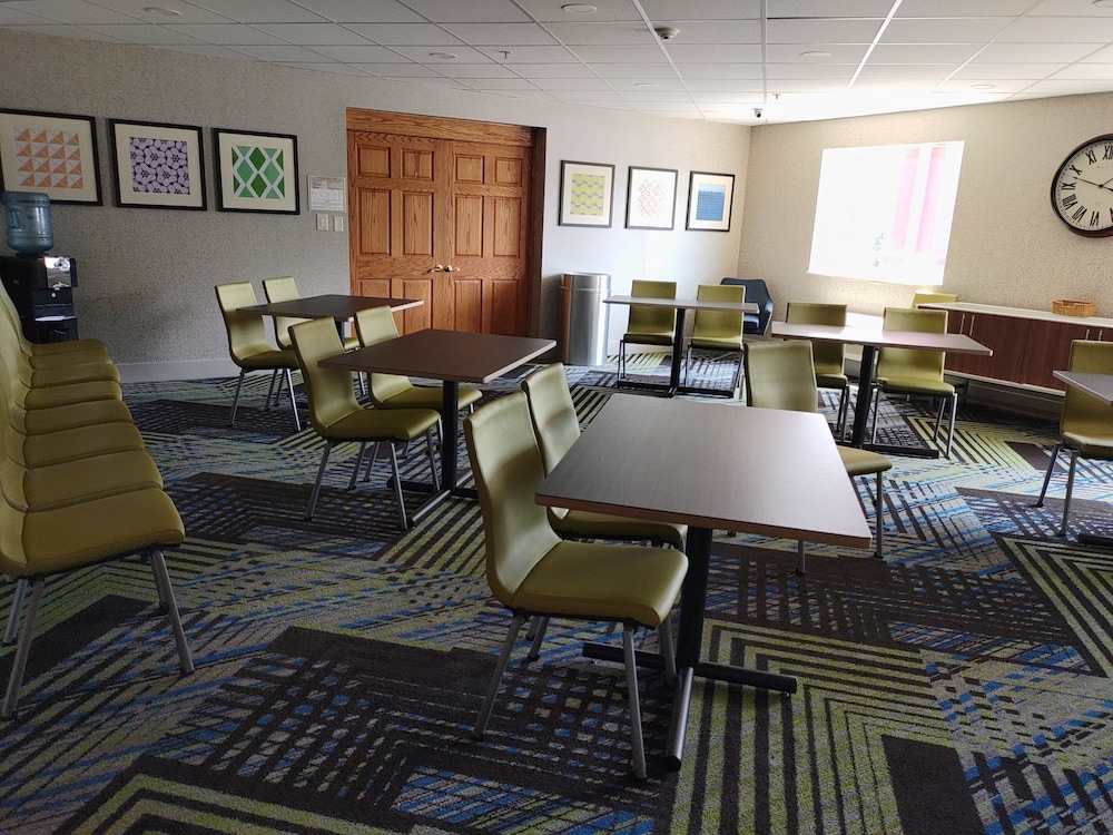 Holiday Inn Express Murrysville Delmont by IHG - photo 23