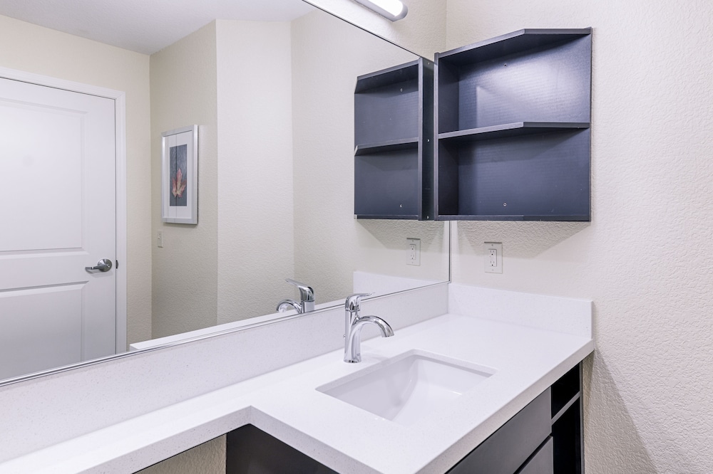 Candlewood Suites Lakeville I 35 by IHG - photo 15