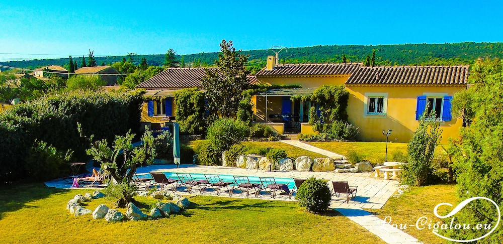 Lou Cigalou - carbon neutral hotel in Apt