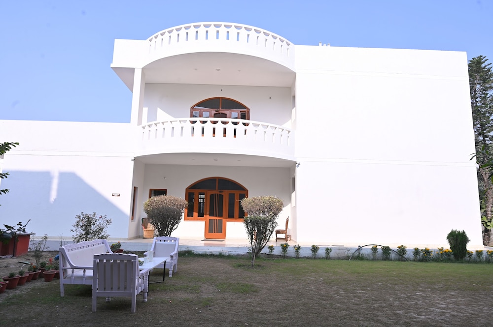 Paradise Island — 4-Star Luxury Hotel in Amritsar, India