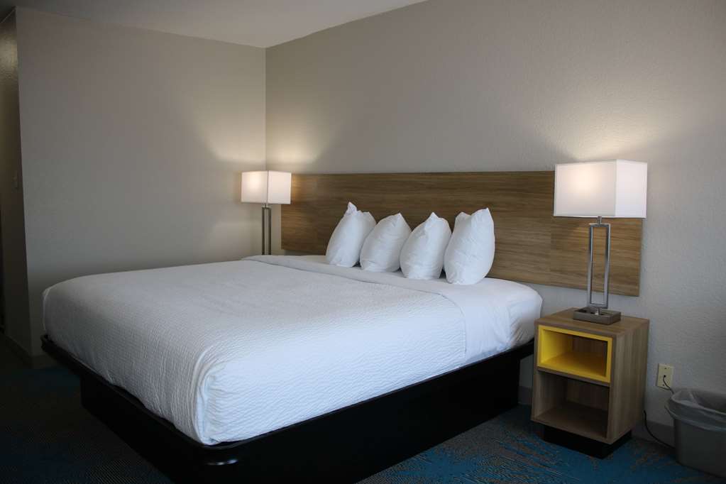 Days Inn by Wyndham Waco University Area - photo 6