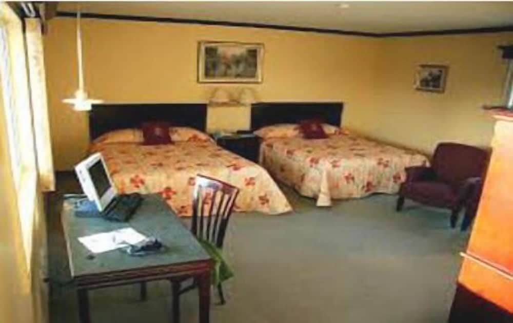 Down Towner Inn - photo 5