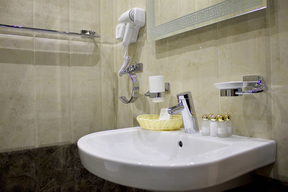 Bathroom sink