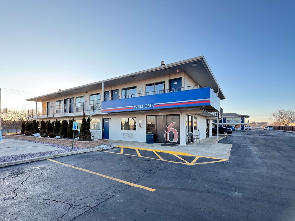 Motel 6 Janesville WI - featured photo