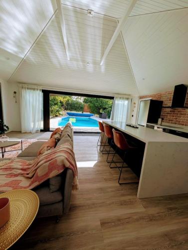 Pool House — 4-Star Luxury Hotel in Perth, Australia