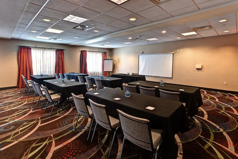 Holiday Inn Express & Suites Wichita Northwest Maize K 96 - photo 23