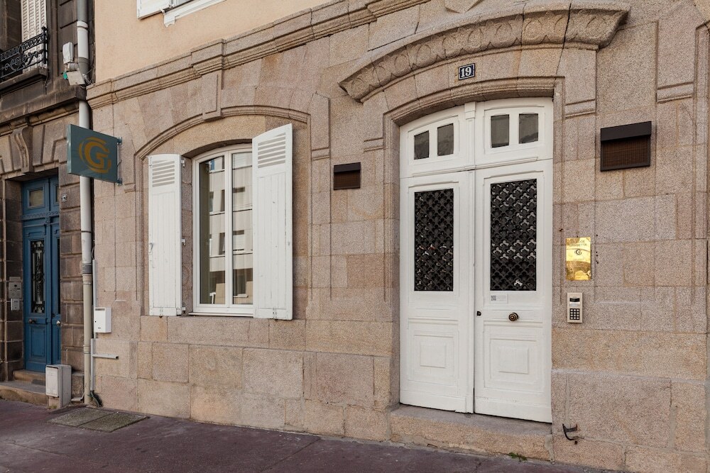 Hôtel Gambettes Entrée autonome réception en ligne Encore Mieux in Limoges, France