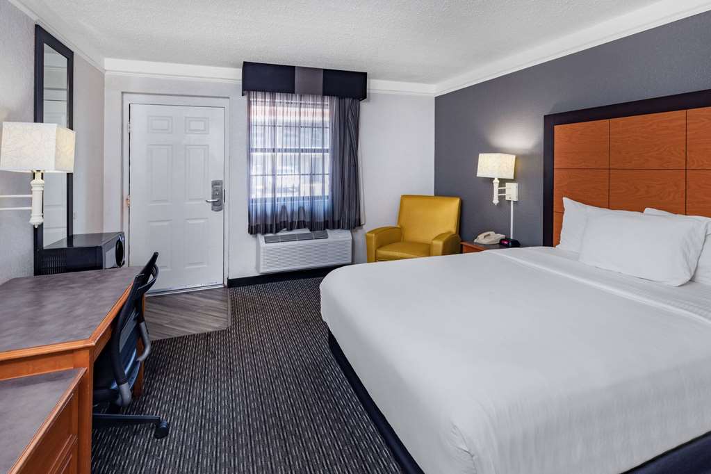 La Quinta Inn by Wyndham Laredo I 35 - photo 51