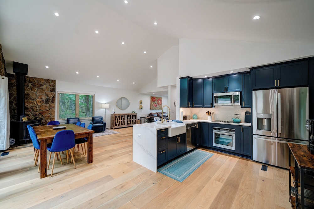 Atlas Hideaway Modern Retreat in Jasper, United States