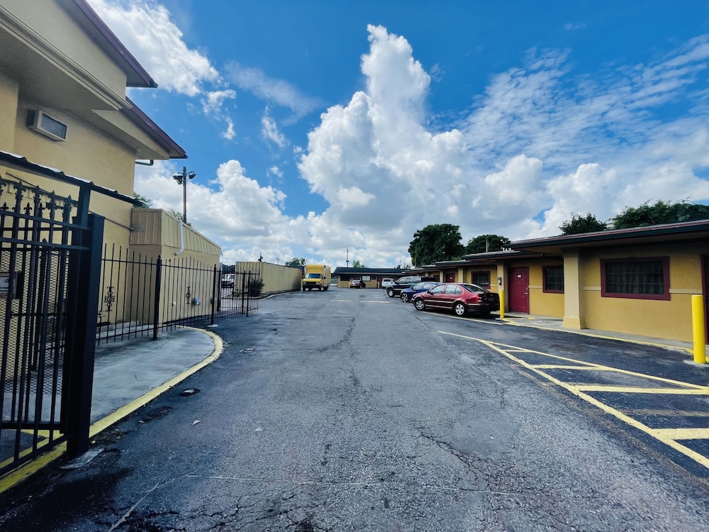 Royal Palms Motel & RV Park - photo 16
