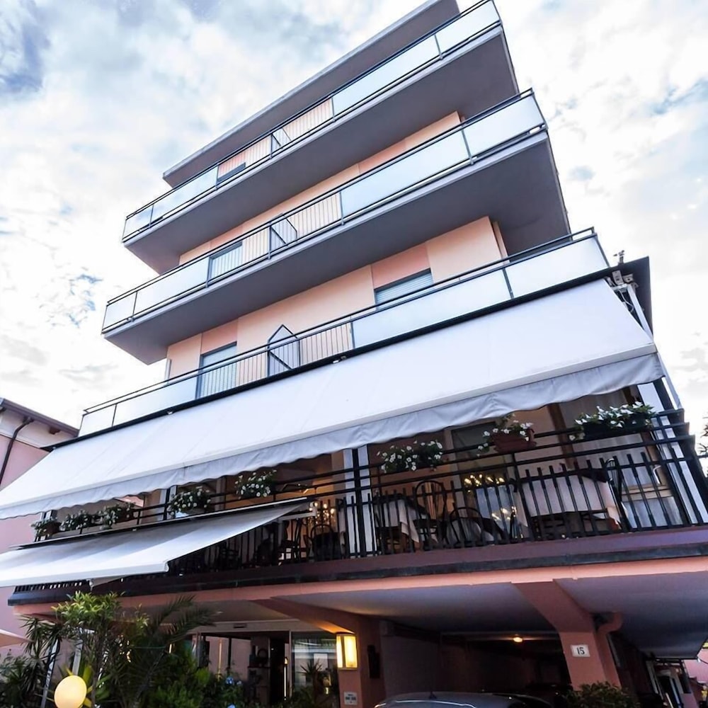 Hotel Baden Baden - last minute hotel in Rimini