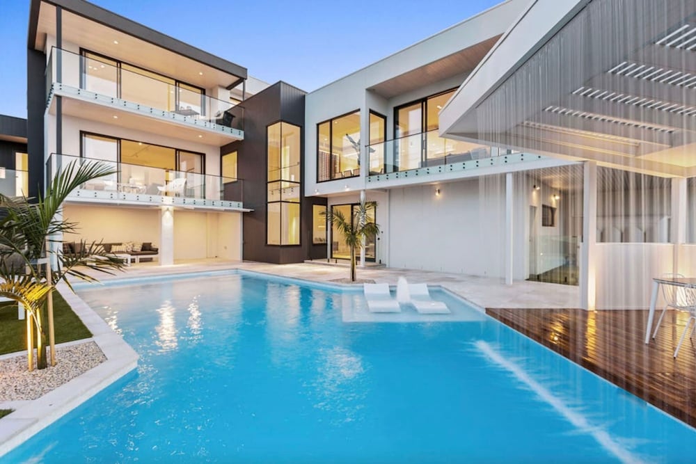 Bayview Luxe Entertainer Pool World Class View in Mount Martha, Australia