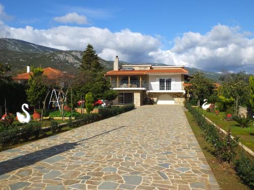 Four Seasons — 4-Star Luxury Hotel in Episkopi, Greece
