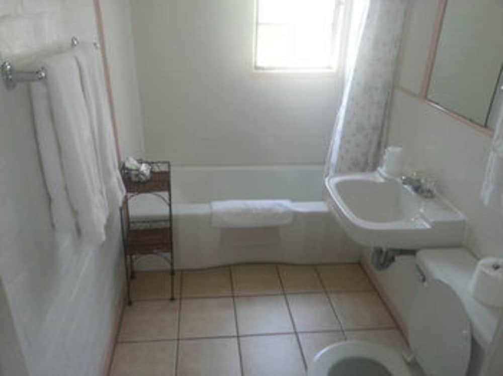 Bishop Village Motel - photo 15