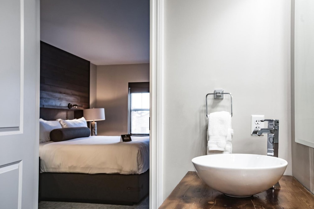 Ironworks Hotel - photo 19